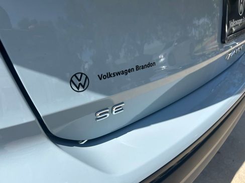 Certified 2025 Volkswagen Taos SE w/ Panoramic Sunroof Package FWD image 29