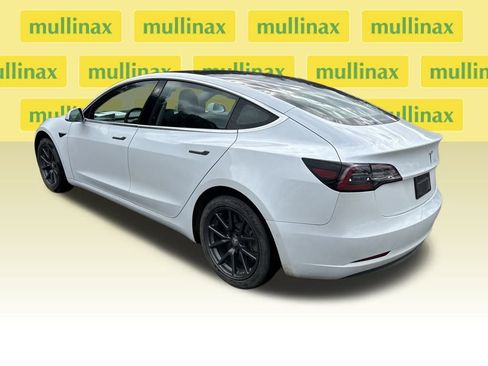 Used 2020 Tesla Model 3 Standard Range Plus image 3