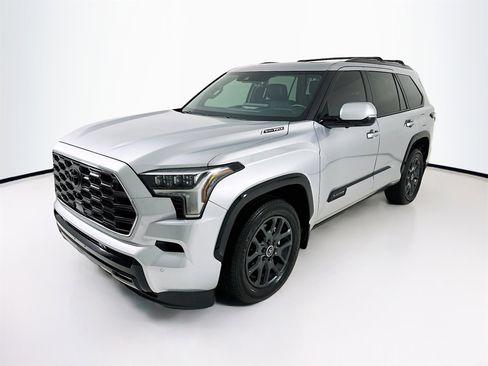 Used 2024 Toyota Sequoia Platinum image 3