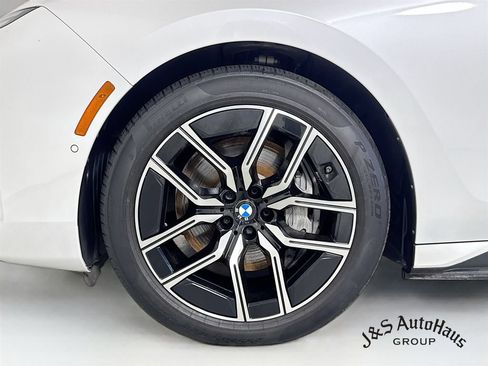 Used 2024 BMW i7 xDrive60 AWD/4WD image 39