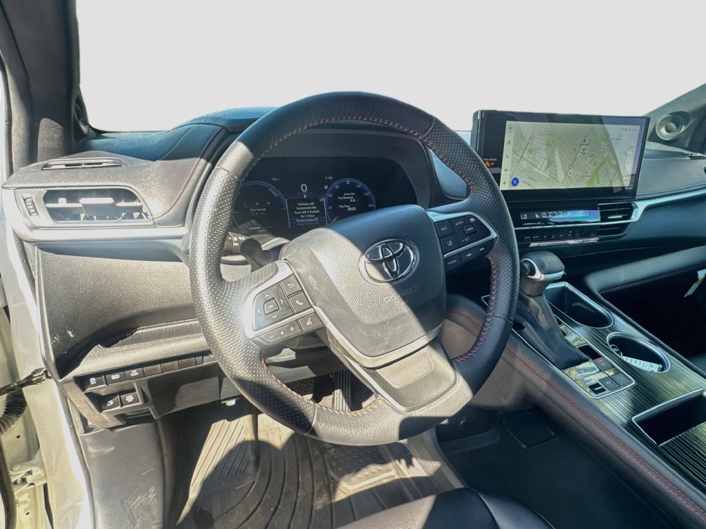 Used 2026 Toyota Sienna XSE FWD image 11