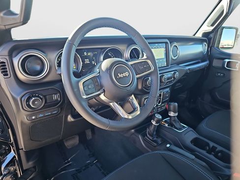 Used 2023 Jeep Wrangler Unlimited Rubicon 4xe image 9