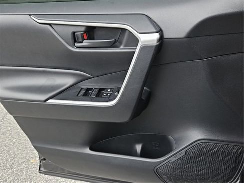 Used 2019 Toyota RAV4 LE image 29