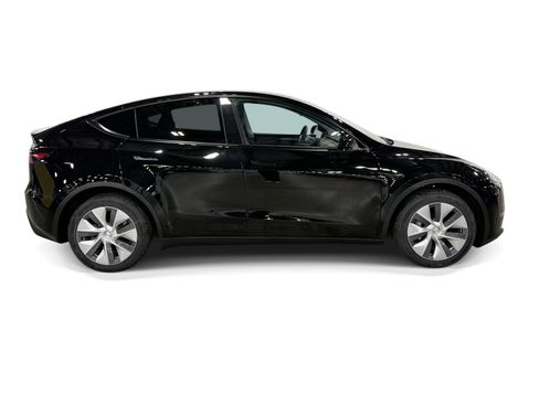 Certified 2023 Tesla Model Y Long Range AWD/4WD image 7
