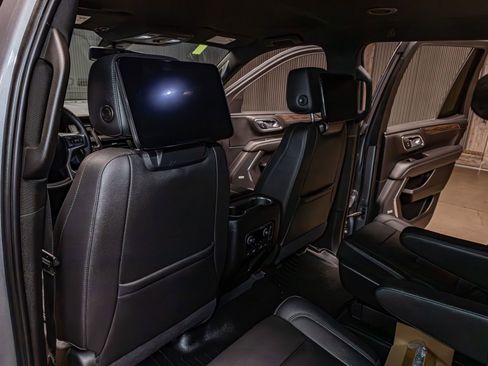 Used 2021 Chevrolet Tahoe Z71 w/ Rear Media and Nav Package image 18