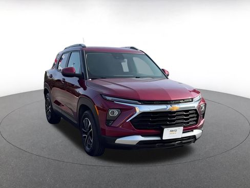 Used 2025 Chevrolet TrailBlazer LT image 3