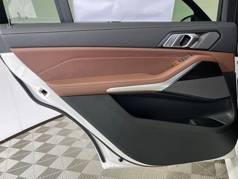 New 2026 BMW X7 M60i image 16