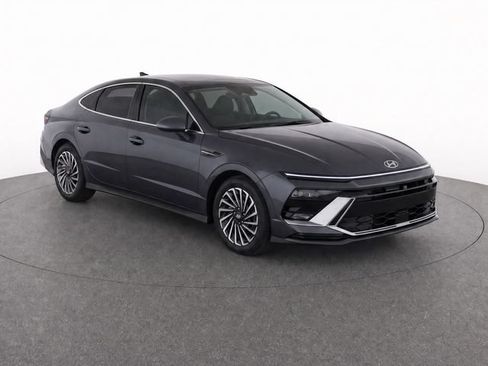 Used 2025 Hyundai Sonata Limited FWD image 3