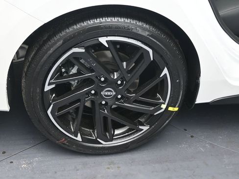 New 2026 Nissan Sentra SR w/ SR Premium Package FWD image 5