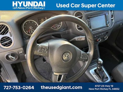Used 2013 Volkswagen Tiguan S image 11