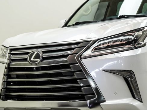 Used 2018 Lexus LX 570 4WD image 2