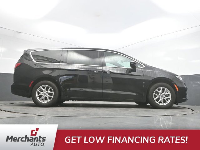 Used 2025 Chrysler Pacifica Select FWD image 51
