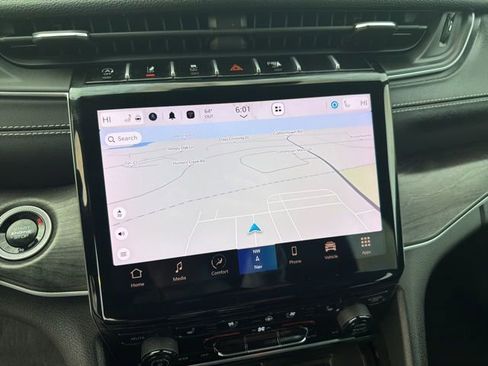 Used 2024 Jeep Grand Cherokee L Limited w/ Luxury Tech Group II image 28