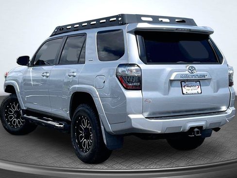 Used 2018 Toyota 4Runner SR5 AWD/4WD image 14