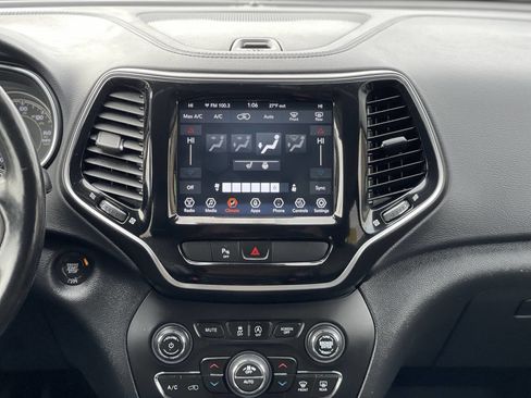 Used 2020 Jeep Cherokee Limited image 25