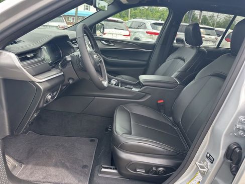 New 2025 Jeep Grand Cherokee Limited w/ Luxury Tech Group II image 10