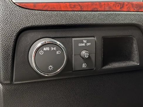 Used 2013 Cadillac Escalade Luxury AWD/4WD image 17