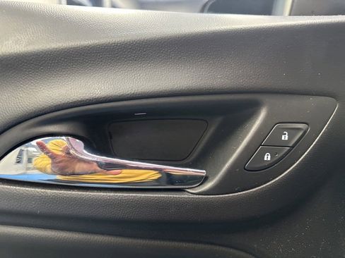 Used 2019 Chevrolet Equinox Premier w/ LPO, Floor Liner Package image 23