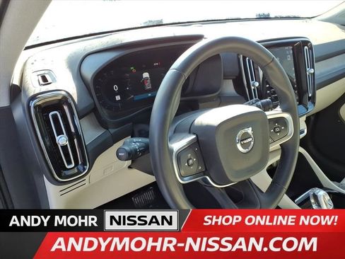 Used 2023 Volvo XC40 B5 Plus image 10