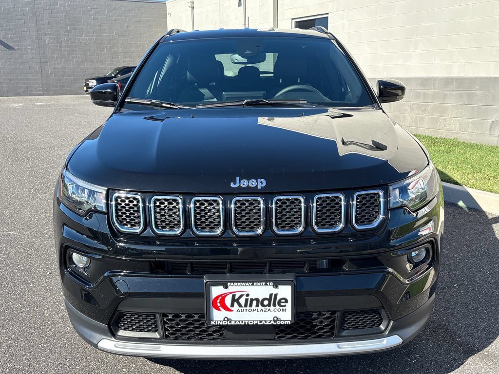 Used 2023 Jeep Compass Limited AWD/4WD image 2