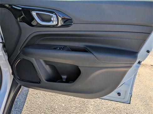 New 2026 Jeep Compass Latitude image 28