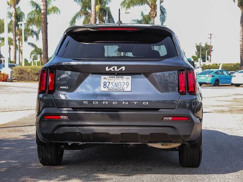 Used 2022 Kia Sorento LX AWD/4WD image 12
