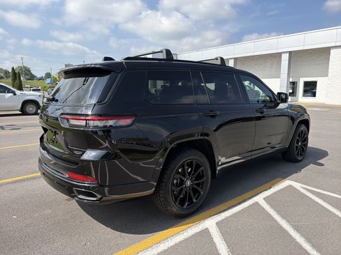 Used 2025 Jeep Grand Cherokee L Summit AWD/4WD image 6