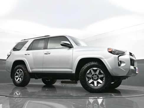 Used 2022 Toyota 4Runner TRD Off-Road Premium AWD/4WD image 22