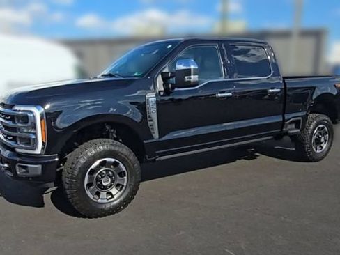 Certified 2023 Ford F250 Platinum w/ Tremor Off-Road Package AWD/4WD image 5