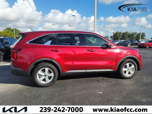 Certified 2023 Kia Sorento LX FWD image 7