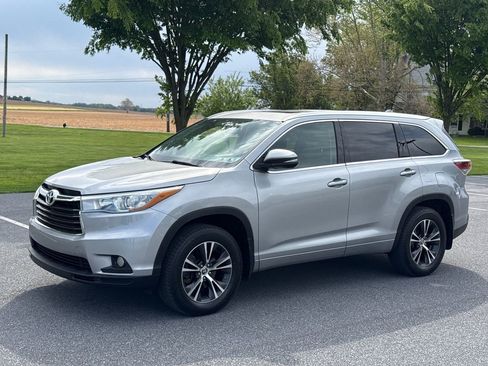 Used 2016 Toyota Highlander XLE AWD/4WD image 4