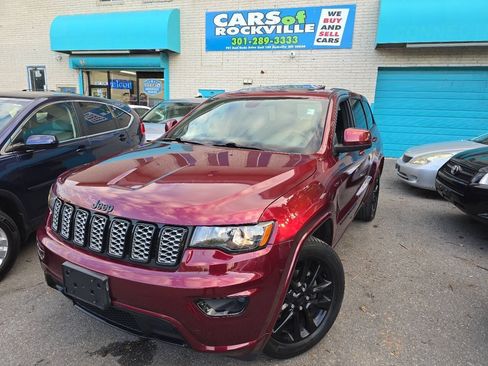 Used 2019 Jeep Grand Cherokee Altitude AWD/4WD image 3
