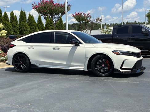 Used 2025 Honda Civic Type R image 3