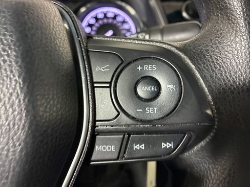 Used 2019 Toyota Camry LE image 11