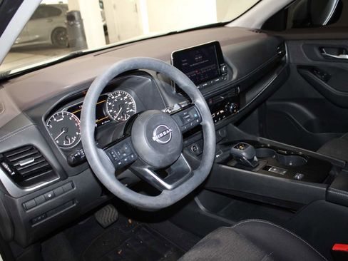 Used 2022 Nissan Rogue SV image 11