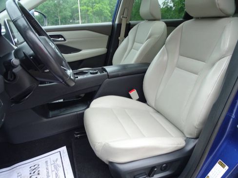 Used 2021 Nissan Rogue AWD SV w/ SV Premium Package image 2