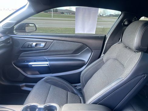 Used 2025 Ford Mustang Coupe image 19