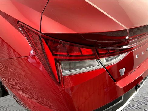 Used 2025 Hyundai Elantra Limited FWD image 22