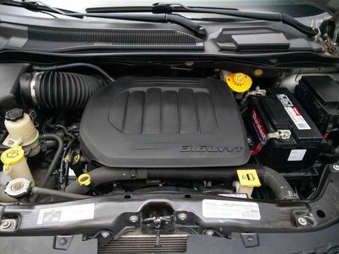 Used 2019 Dodge Grand Caravan SXT FWD image 13