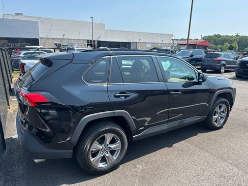 Used 2023 Toyota RAV4 LE AWD/4WD image 4