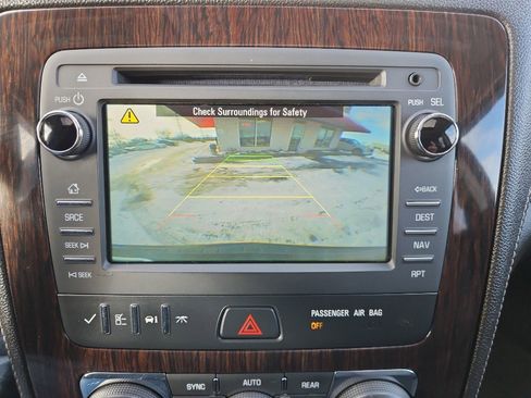 Used 2017 Chevrolet Traverse LT image 25