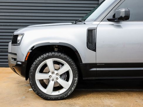 Used 2021 Land Rover Defender 90 X-Dynamic S image 11