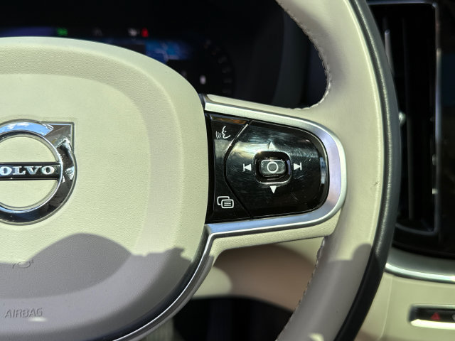 Certified 2023 Volvo XC60 B5 Core w/ Climate Package AWD/4WD image 13