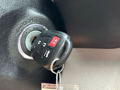 Used 2017 Toyota Camry LE FWD image 23