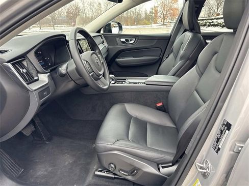 Used 2024 Volvo XC60 B5 Core image 15