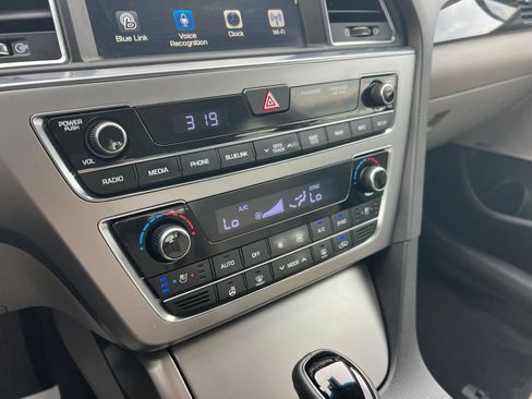 Used 2016 Hyundai Sonata Limited w/ Option Group 04 FWD image 18