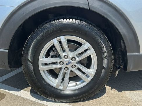 Used 2023 Ford Explorer XLT w/ Equipment Group 202A RWD image 16