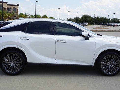 Certified 2023 Lexus RX 350 AWD w/ Cold Area Package image 4