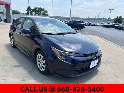 Used 2025 Toyota Corolla LE FWD image 4