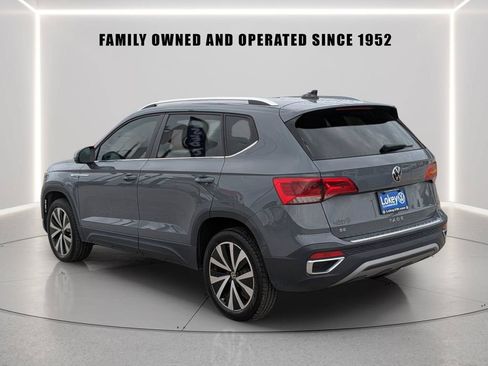 Certified 2023 Volkswagen Taos SE FWD image 4